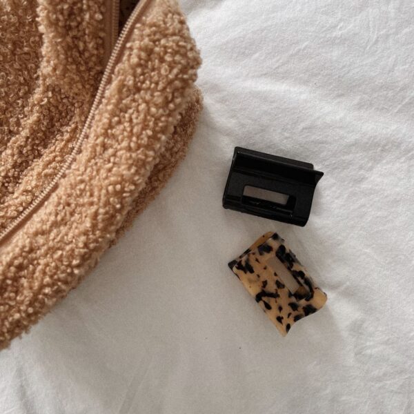 Claw clip and tortoiseshell hair clip set