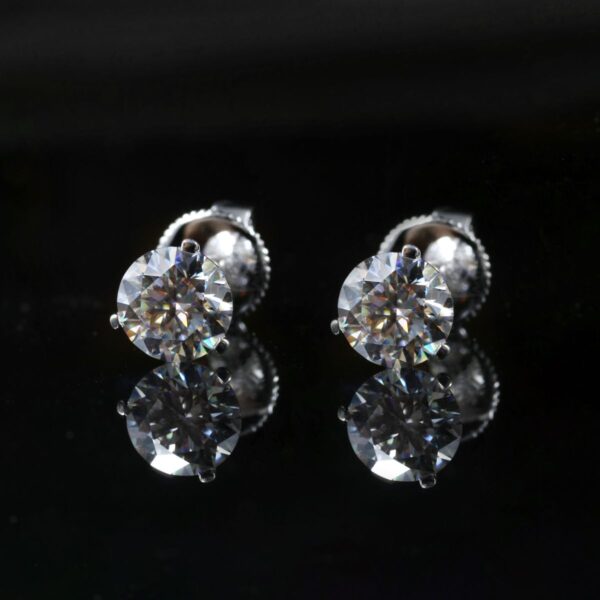 Brilliant crystal stud earrings