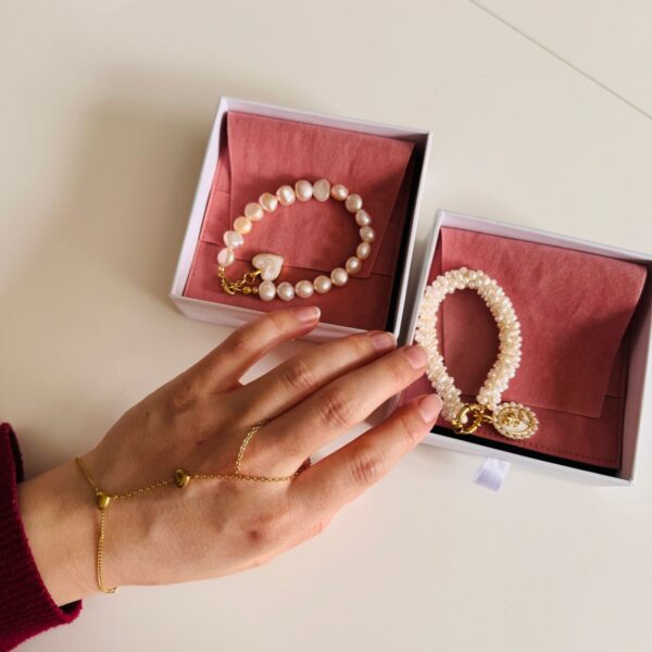 Pearl bead bracelet with gold-tone charm