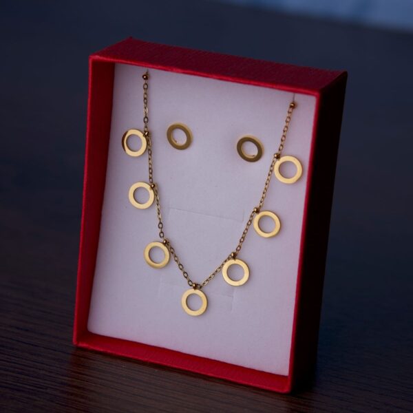 Gold-tone open circle necklace and earring set